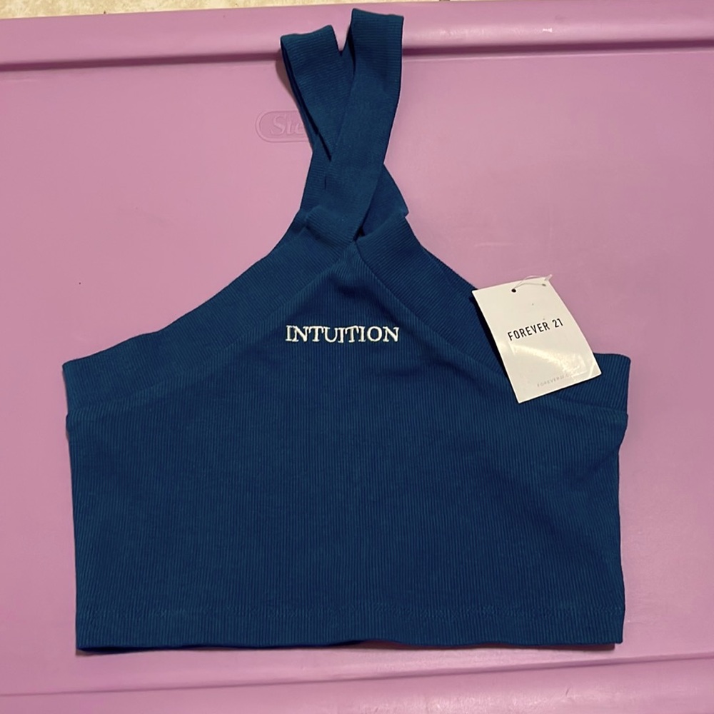 definitely could be worn as a XS from forever 21 never been worn its brand new.